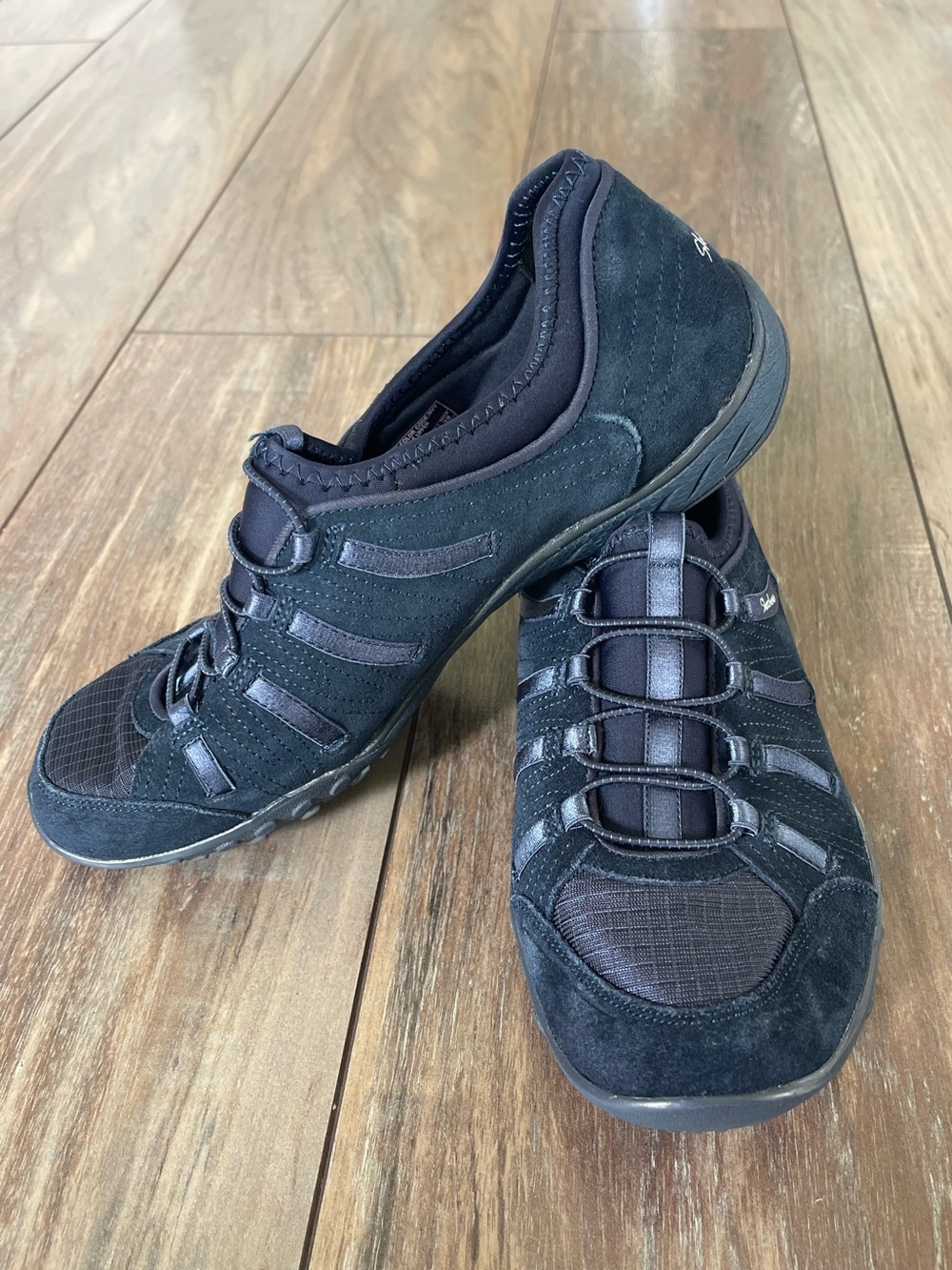 Skechers relaxed fit slip on Navy blue sneakers with memory Foam women size 9.5